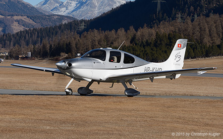 Cirrus SR22 | HB-KHR | private | SAMEDAN (LSZS/SMV) 26.12.2015