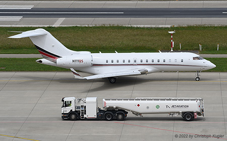 Bombardier BD.700 Global 5000 | N111QS | untitled (Netjets Aviation) | Z&UUML;RICH (LSZH/ZRH) 22.05.2022