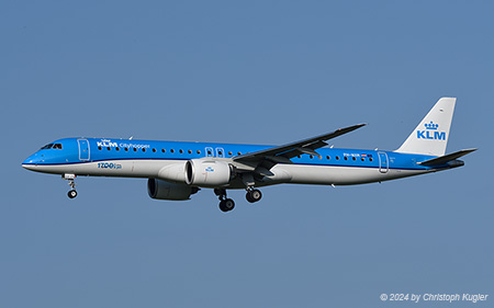 Embraer ERJ-195-E2 | PH-NXM | KLM Cityhopper  |  with 1700th e-jet sticker | Z&UUML;RICH (LSZH/ZRH) 16.08.2024